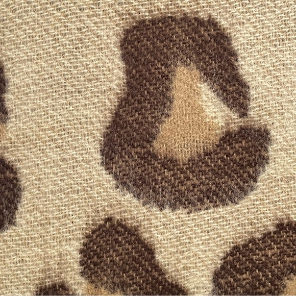 Nordstrom Reversible Jacquard Throw Blanket Animal Print Leopard - 50" x 60” - Picture 2 of 5